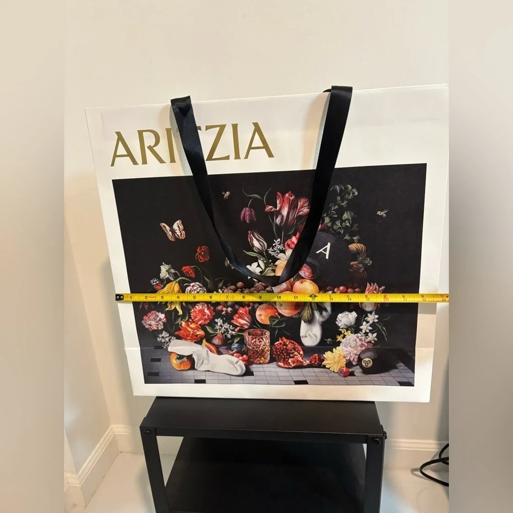 Aritzia gift bag